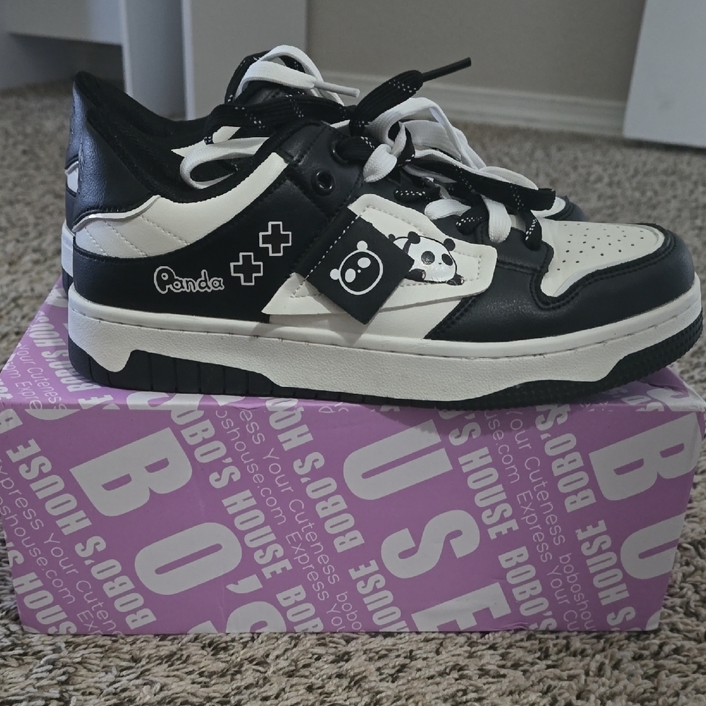 Black and White Retro Skate Sneakers